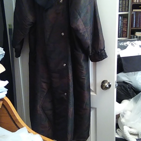 Full length winter coat, 50 inches long Ladies size 13-14 - Picture 15 of 16